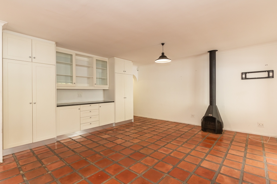 To Let 2 Bedroom Property for Rent in Claremont Village Western Cape